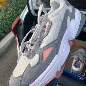 Women’s Adidas Sz 10 Baby Pink & Beige Falcons NEW